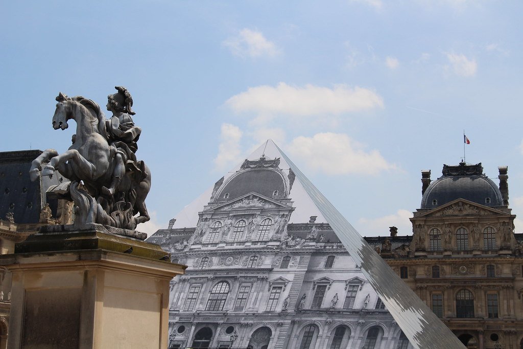 Paris - Pyramide du Louvre