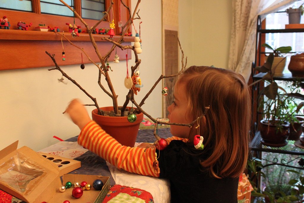 christmas tree hanging ornaments