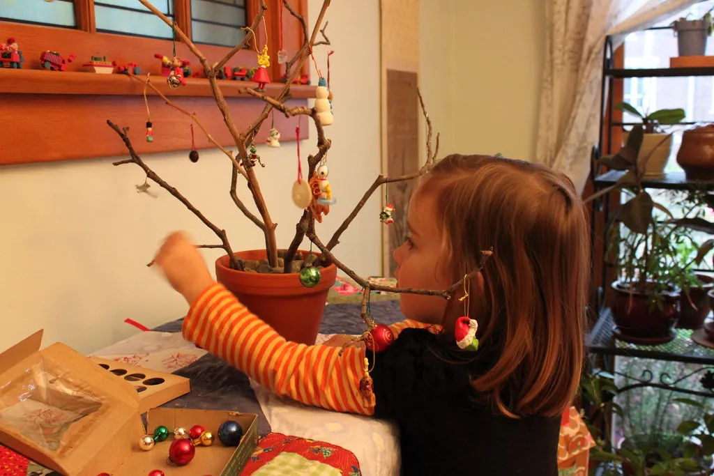 christmas tree hanging ornaments