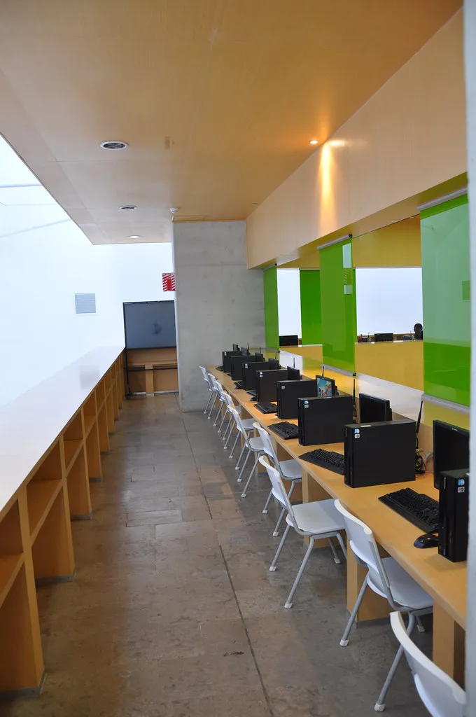 Parque Biblioteca España - Facilities