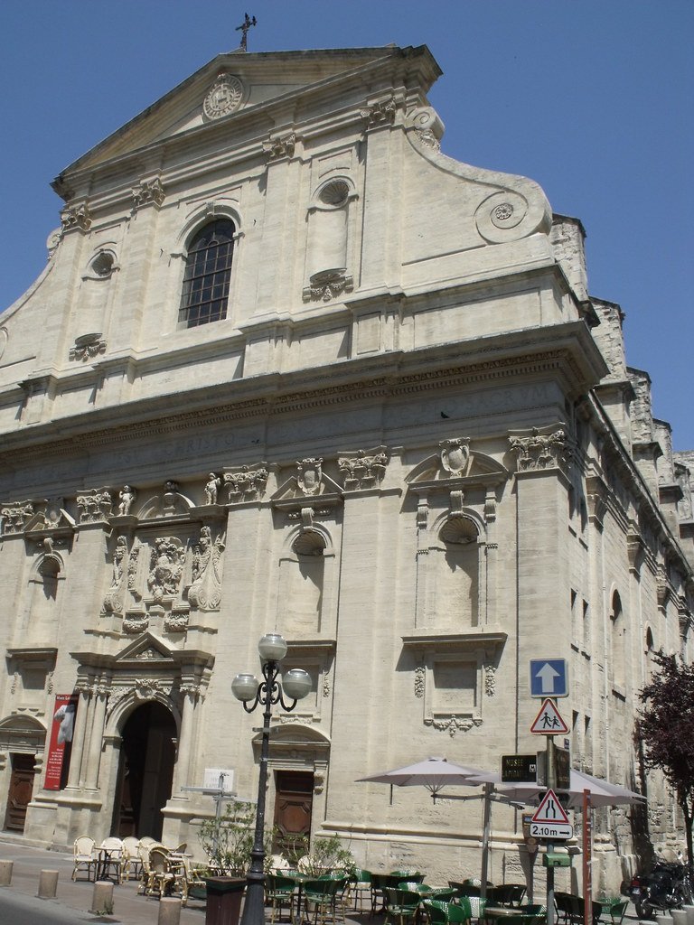 Rue de la Republique, Avignon - Musee Lapidaire