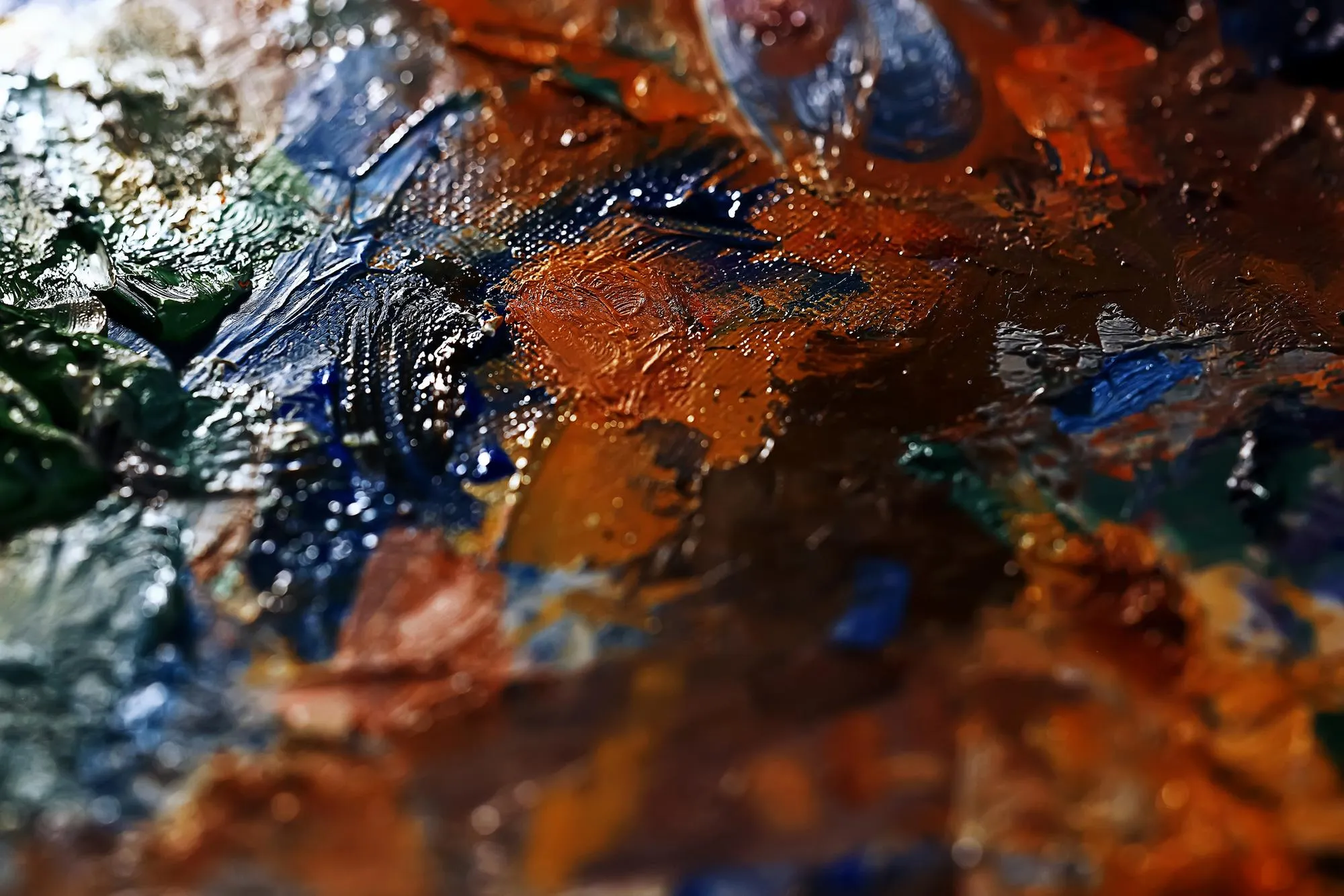 The artist paints a portrait of oil
