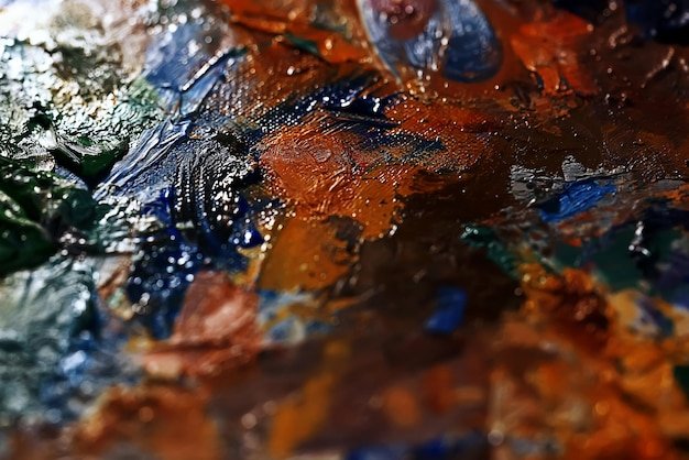 The artist paints a portrait of oil