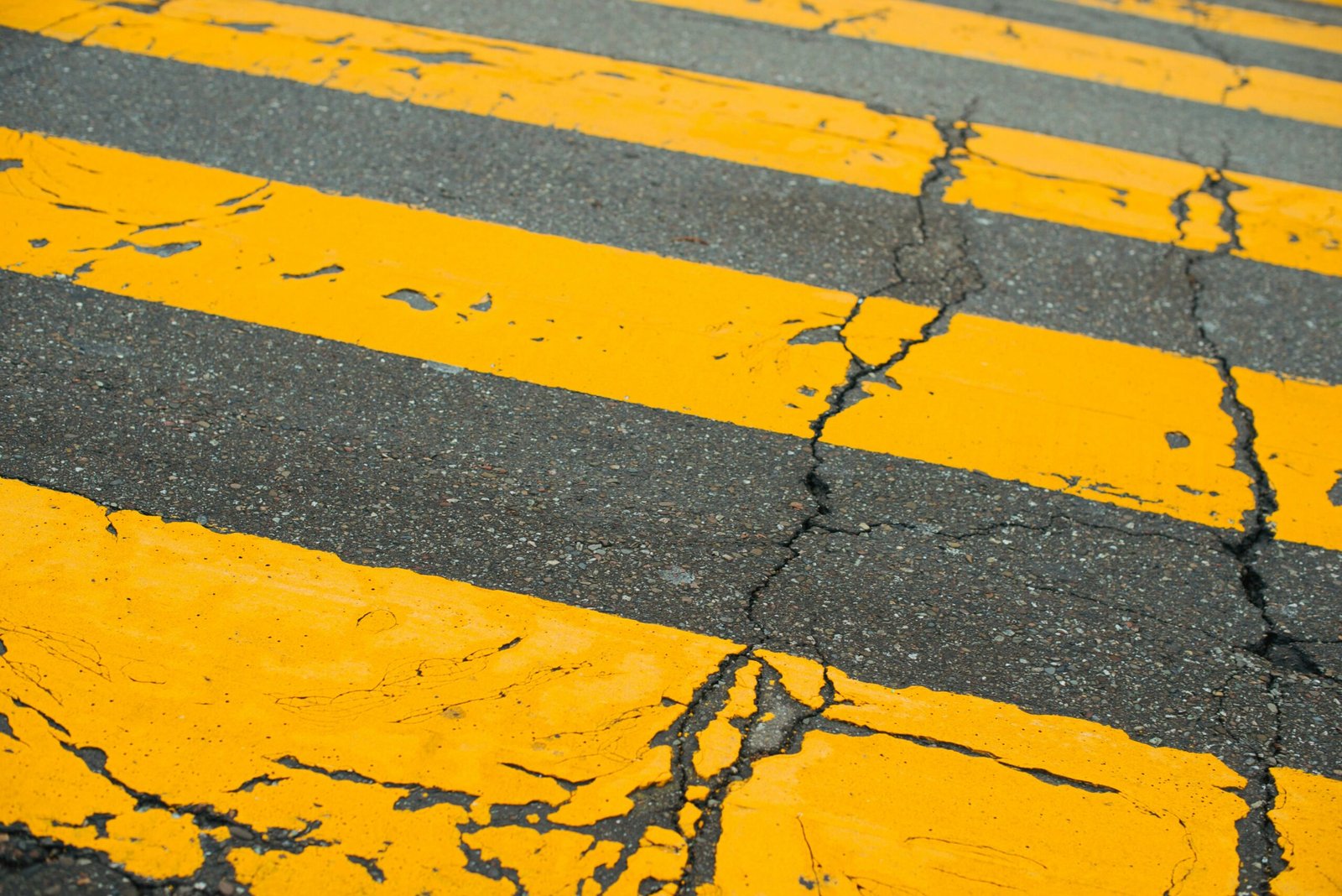 yellow and gray concrete road