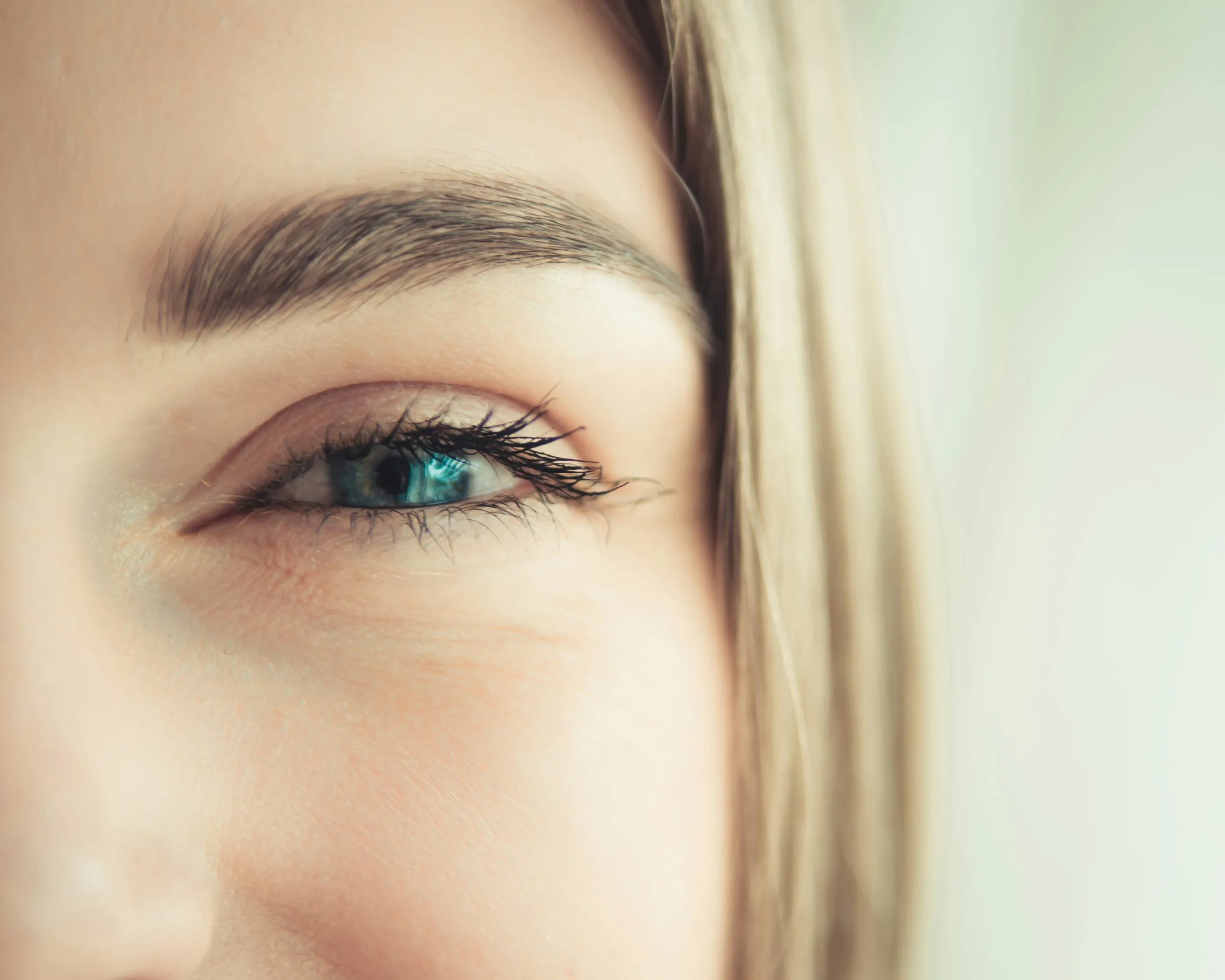 woman's green eye