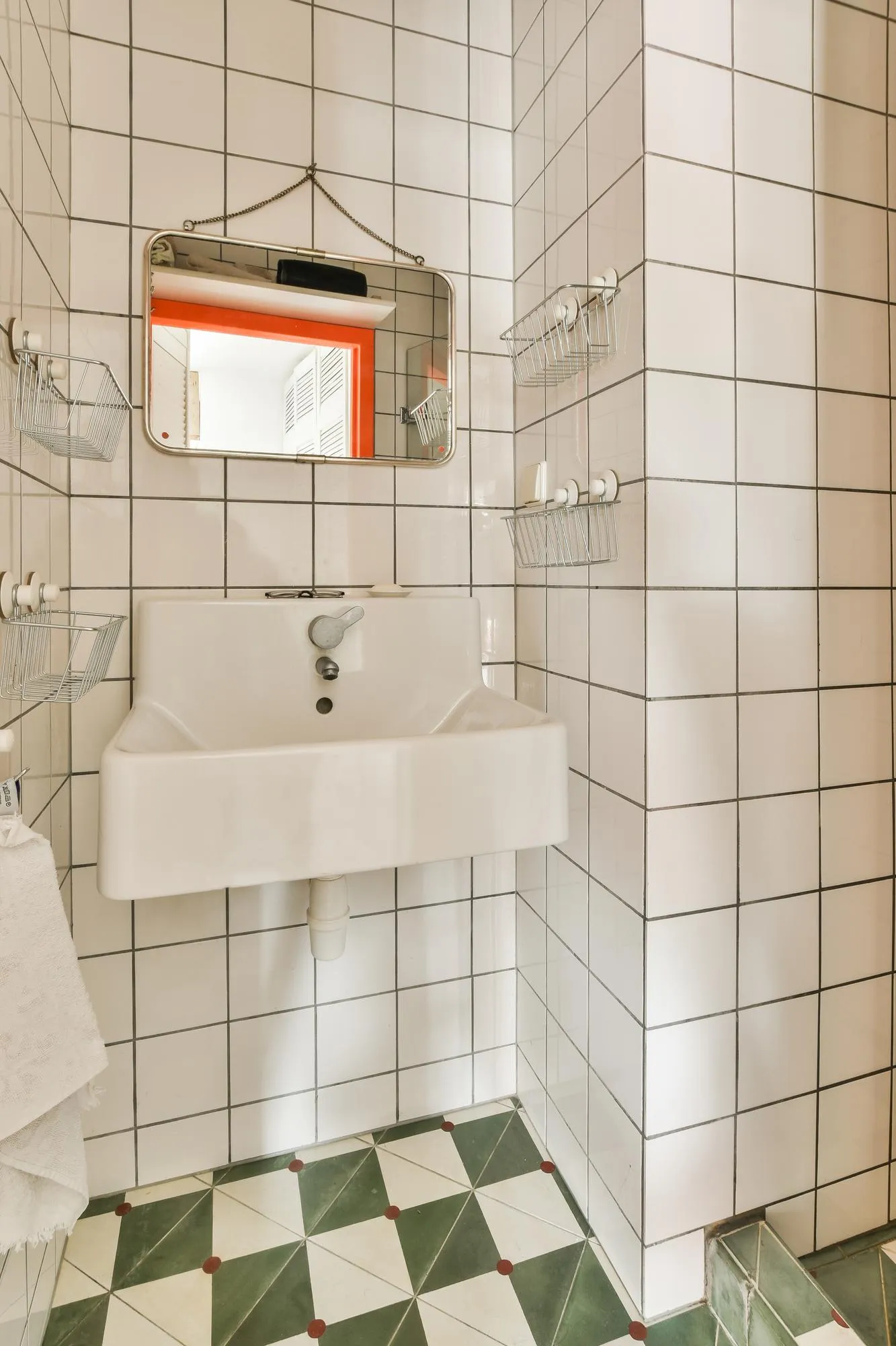 Shower box in modern bathroom