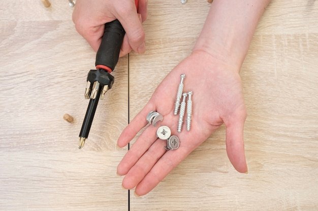 Coupler is eccentric on a womans palm
