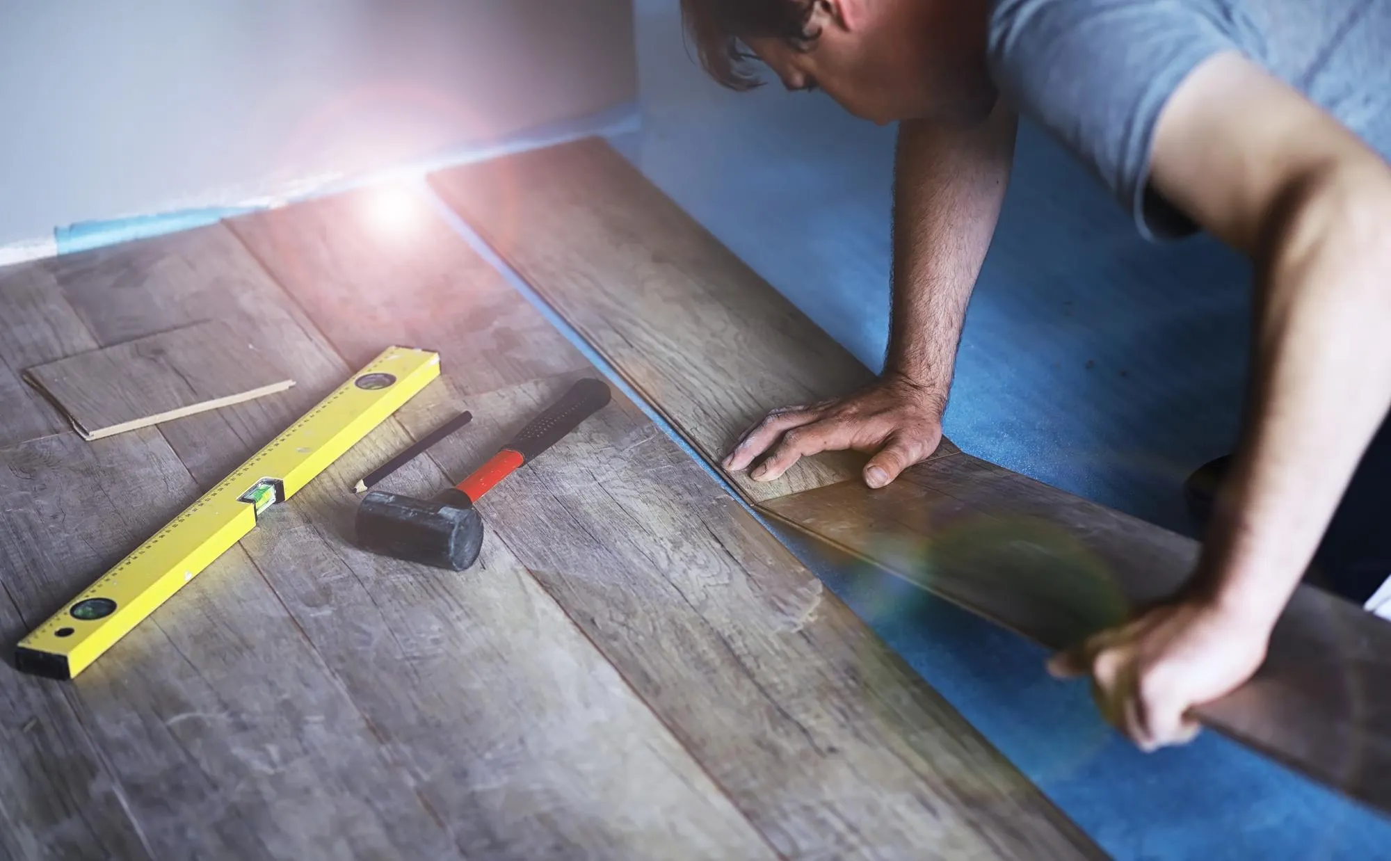Longitudinal lock joint The sequence of technological methods for laying and installation of floating flooring laminate professional work selective focus