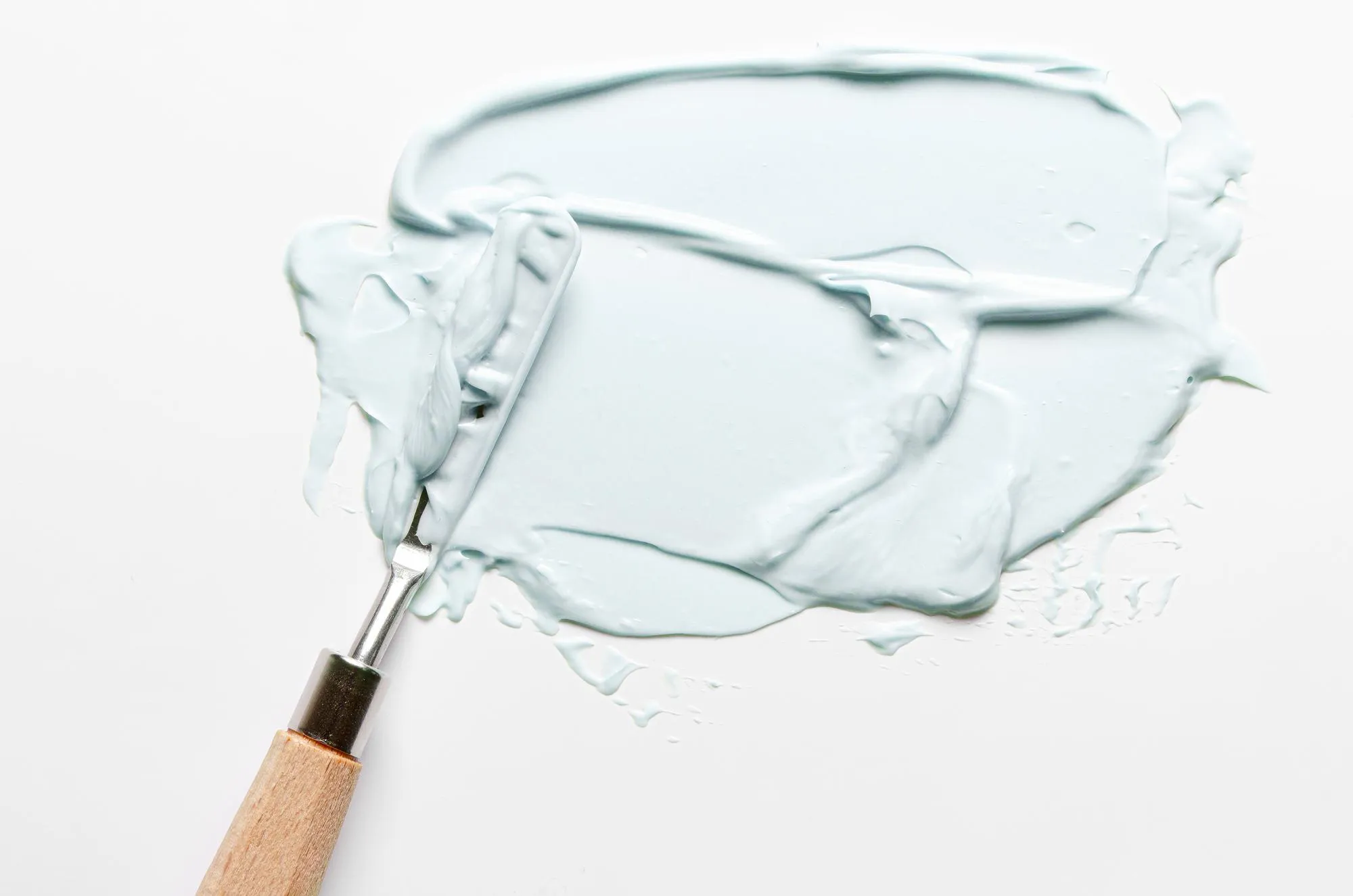 The texture of cosmetic moisturizer with palette knife