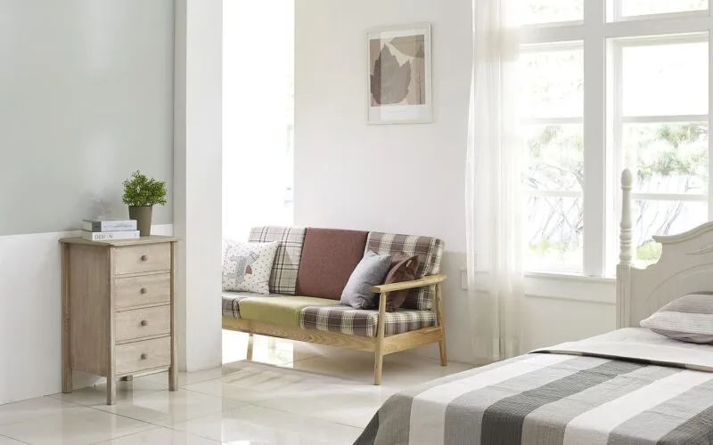 Feng shui w nowoczesnym salonie: 5 konkretnych zasad ustawienia mebli i dobór przedmiotów dla dobrej energii