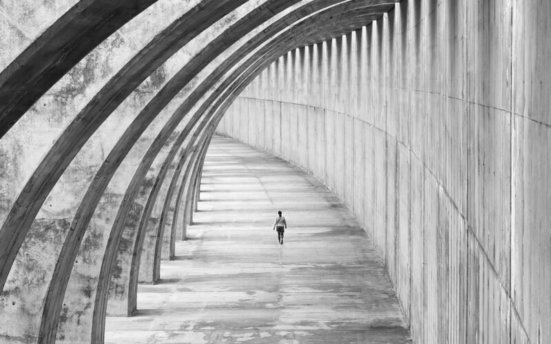 Geopolimery – cement przyszłości bez śladu węglowego. Czy zastąpi tradycyjny beton w budownictwie mieszkaniowym?