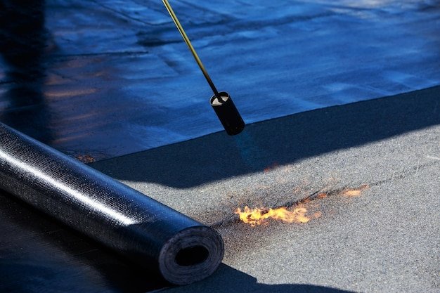 Gas burner and roofing material