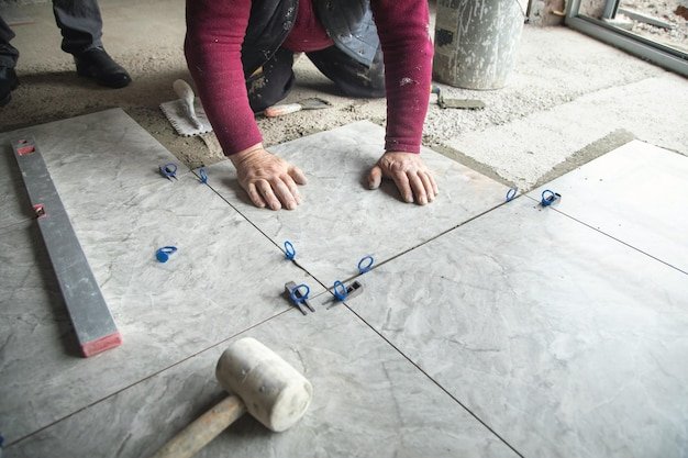 Laying floor ceramic tile Renovating the floor